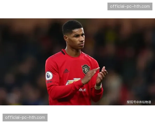 天空体育解说员指出，西汉姆在一次角球防守中出现了明显的区域交接失误